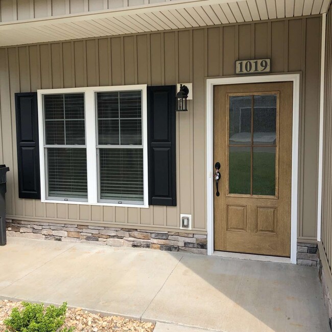 Building Photo - 1019 Graystone Ln