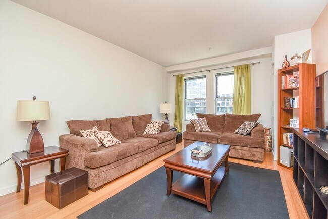 Building Photo - 16 Miner St