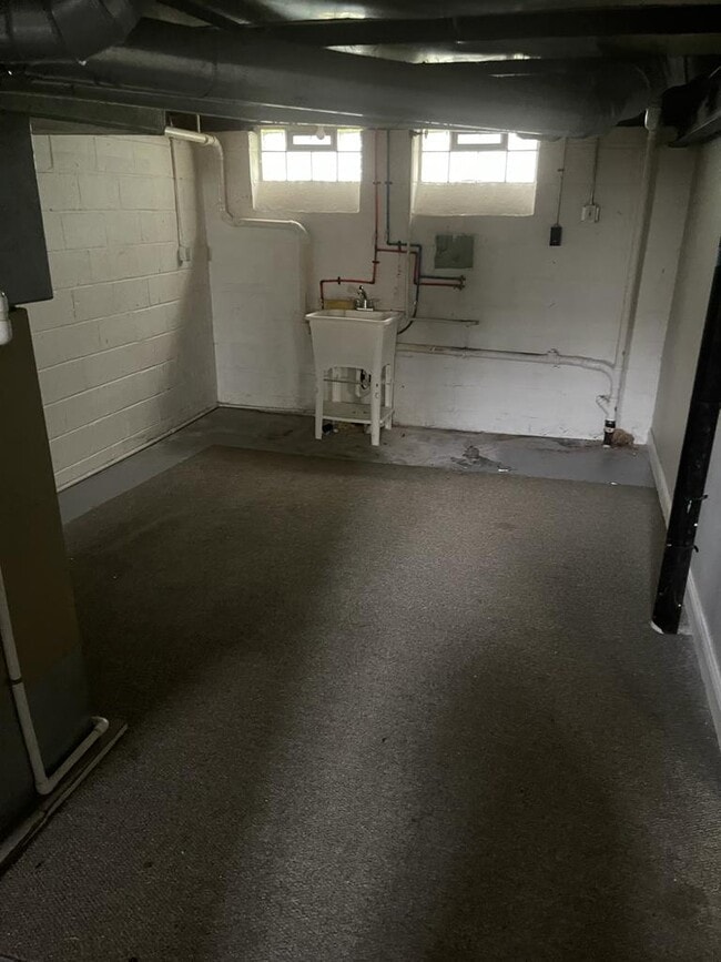 Building Photo - 5025 Henry St