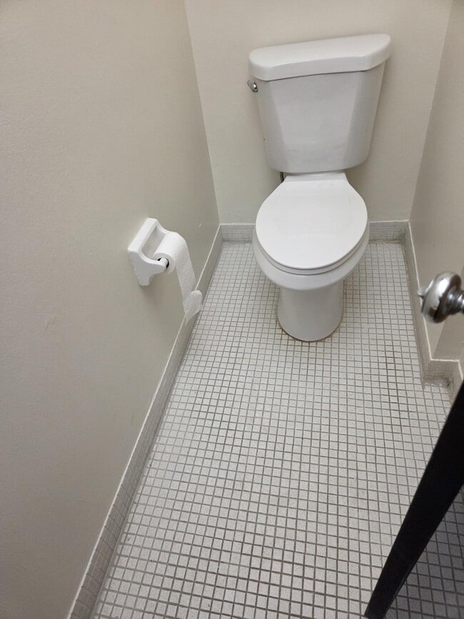 Building Photo - 3750 Inverrary Dr