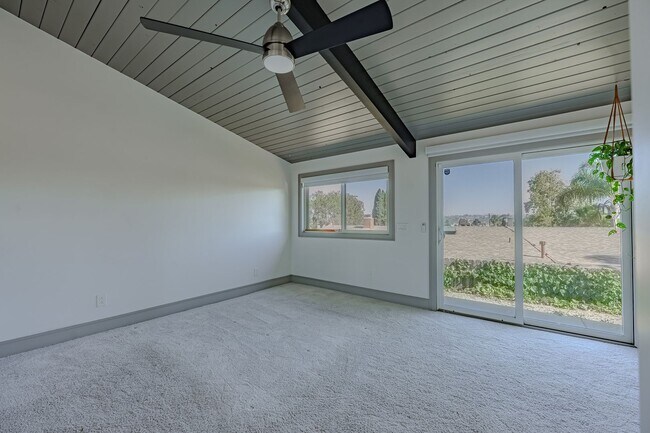 Building Photo - Luxurious Modern Living in the Heart of San Diego with Solar!