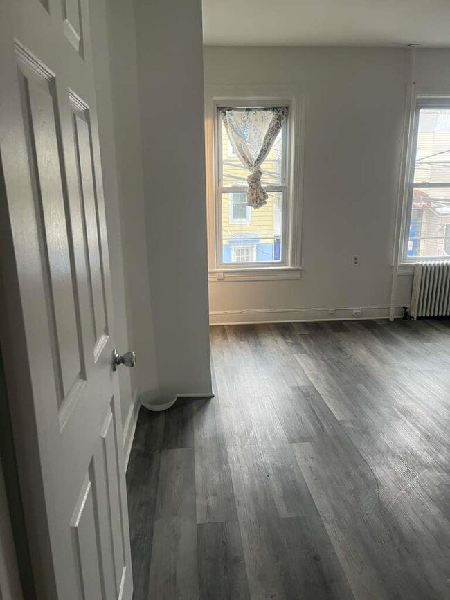 Building Photo - 630 37th St