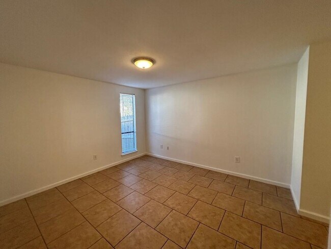 Building Photo - 619 Patterson St