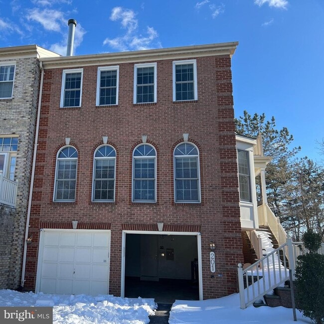 Building Photo - 201 Blaze Climber Way