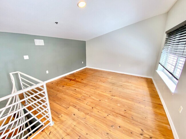 Building Photo - LUXURY TOWNHOME IN SODO 3/2.5 PLUS OFFICE AND BONUS ROOM  - DOWNTOWN ORLANDO