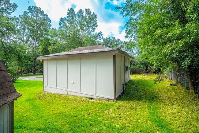 Building Photo - 11579 Persimmon St