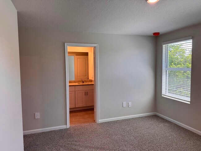 Building Photo - 496 Salisbury Cir