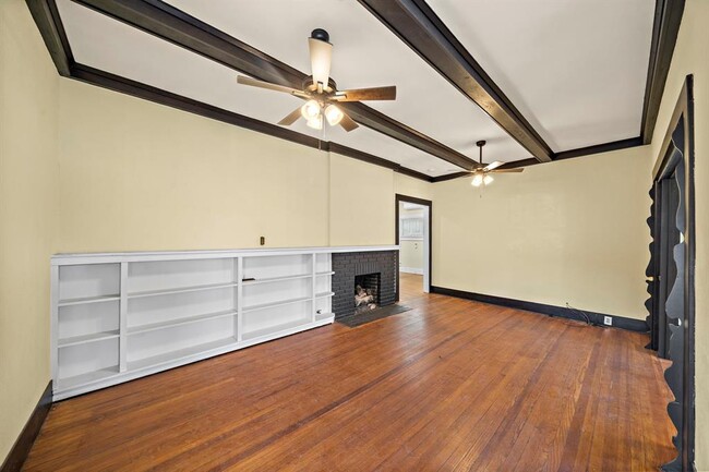 Building Photo - 811 Sul Ross St