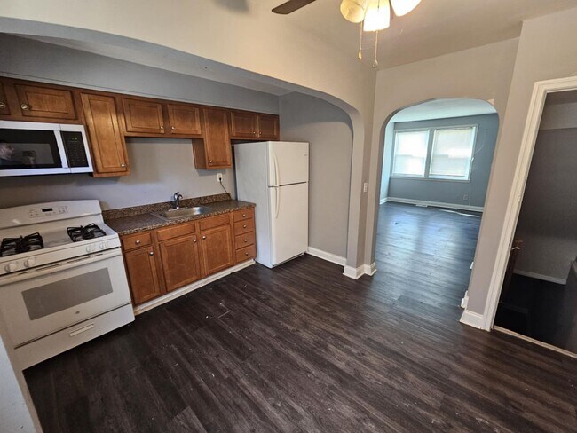 Primary Photo - 2 Bedroom/ 1.5 Baths in Bel Air Edison