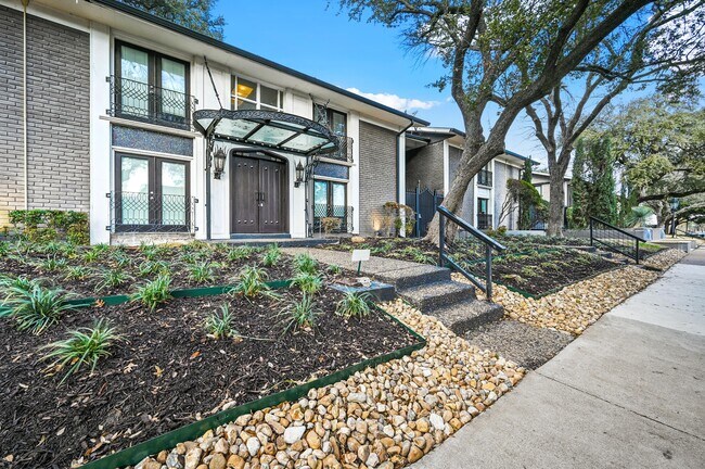 Building Photo - 10203 Regal Oaks Dr