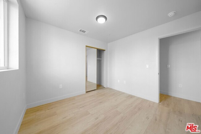 Building Photo - 236 W 84th Pl