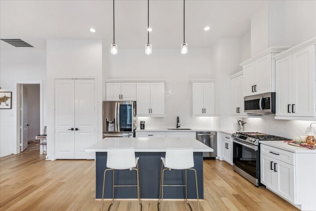 Building Photo - 105 W Whitney St