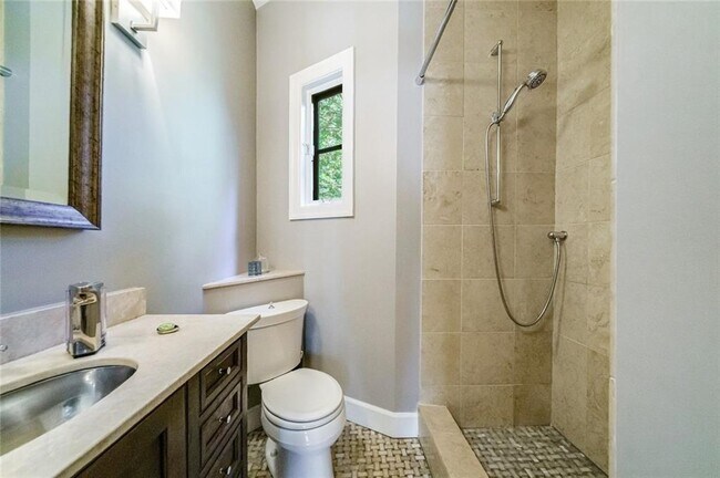 Building Photo - 868 Rosedale Rd NE