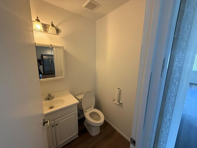 Building Photo - Charming Home in Central Las Vegas