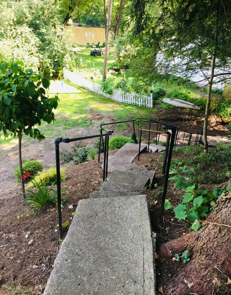 Walkway to lower yard - 20986 US-6