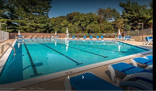 Building Photo - 3800 Powell Ln