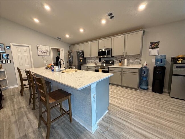 Building Photo - 1358 Cascade Dr