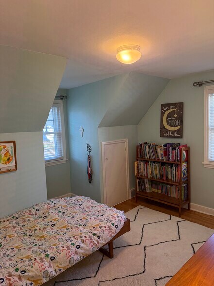 Building Photo - 821 Minakwa Dr