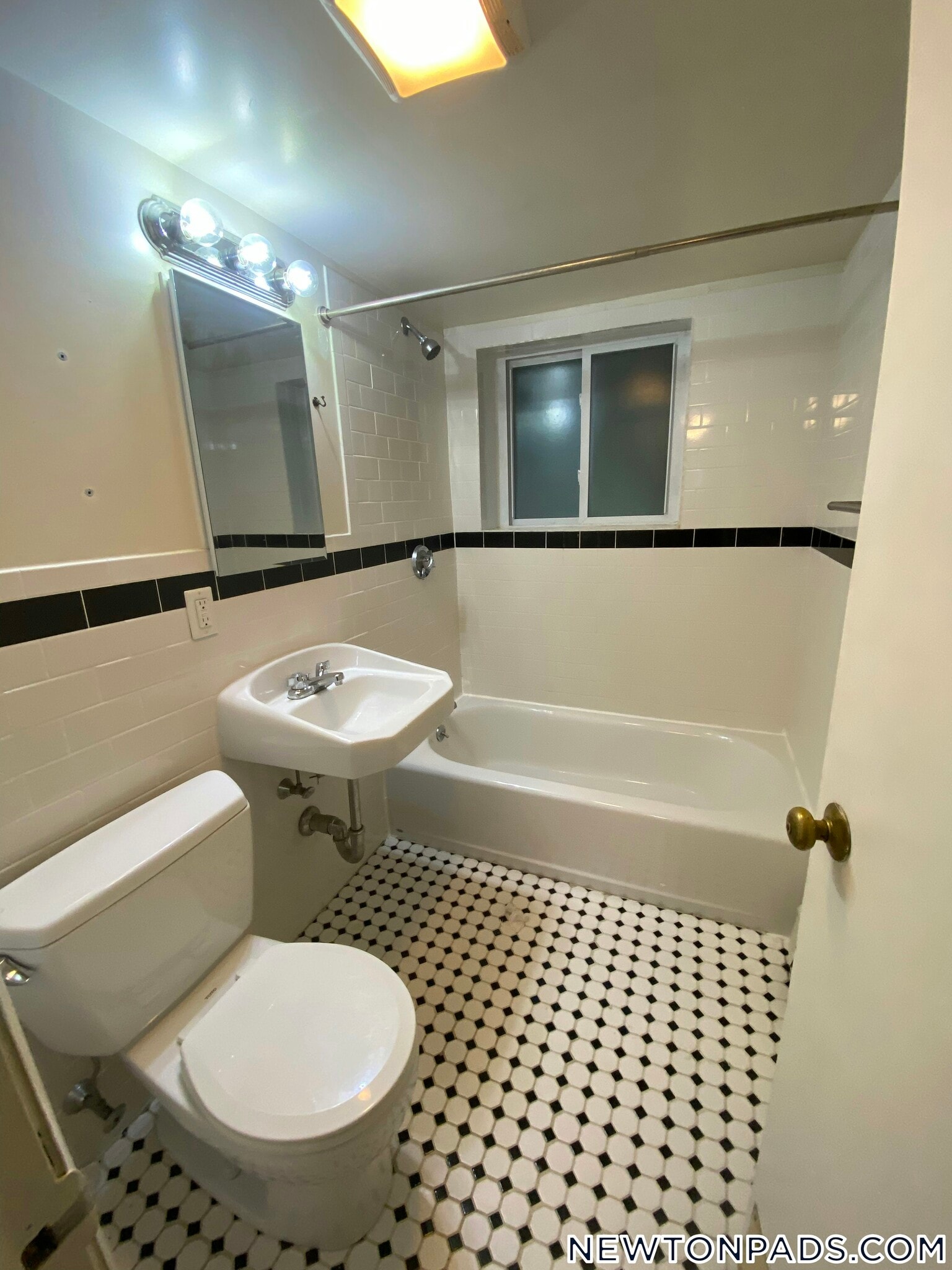 Building Photo - 33 Westgate Rd