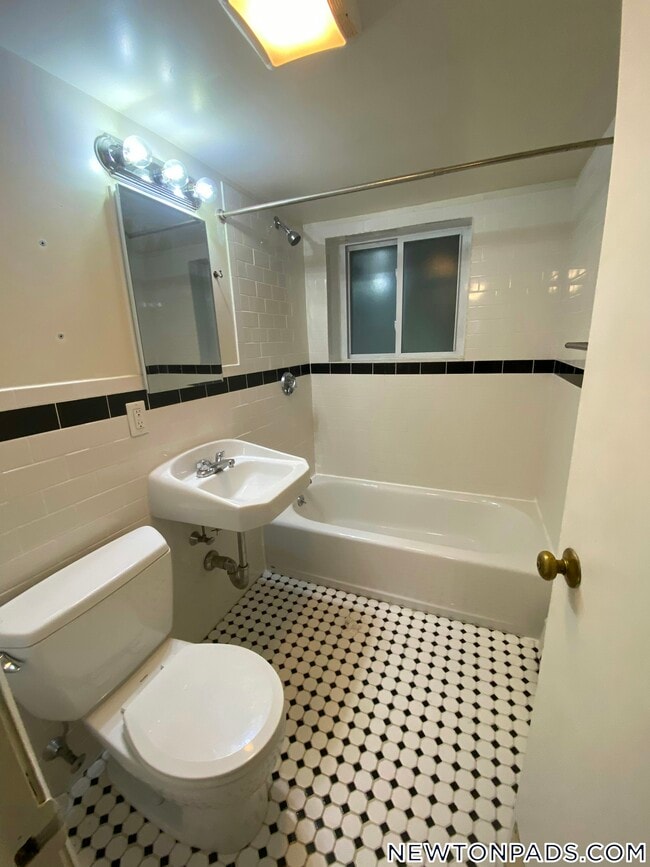 Building Photo - 33 Westgate Rd