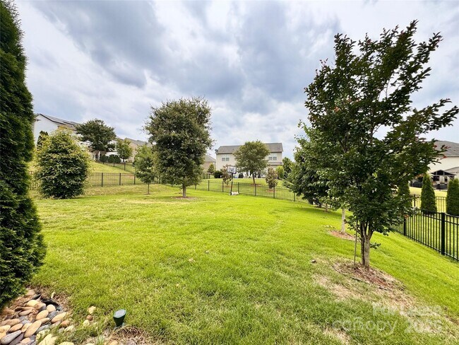 Building Photo - 10428 Honeyfur Ct