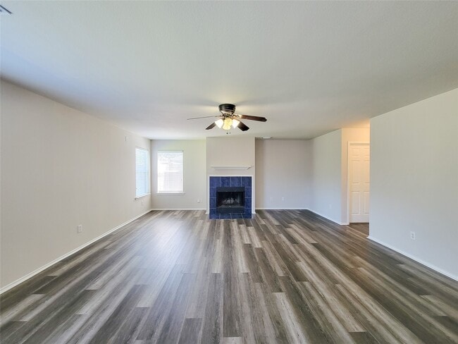 Building Photo - 5746 Roehampton Ct