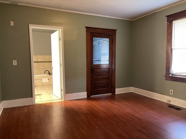 Building Photo - Spacious House in the U of M Area! Coming ...
