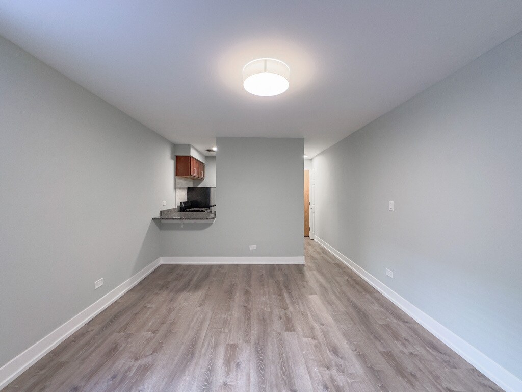 Building Photo - 450 W Barry Ave