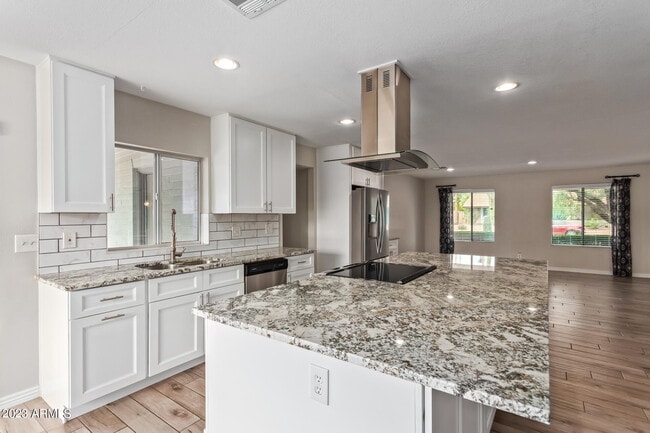 Building Photo - 4833 E Kathleen Rd