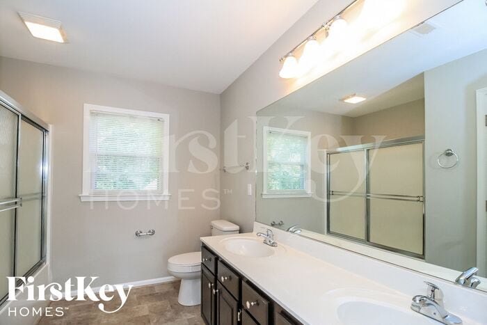 Building Photo - 5213 Pembrooke Forest Ct