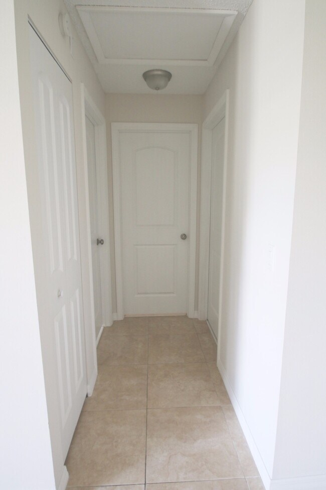 Building Photo - Spacious 3BR/2BA Home | Large Yard | Lawn Care Included | Prime Port St. Lucie Location