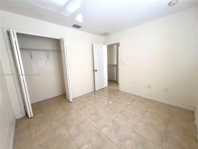 Building Photo - 1429 SE 24th Ct