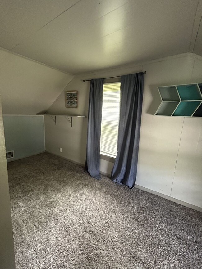 Building Photo - Absolutely Adorable 3br/1ba House - PERFEC...