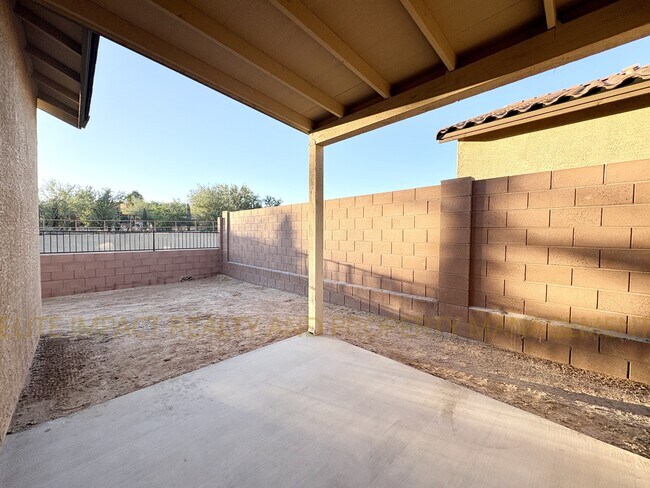 Building Photo - 9365 N Peridot Vis Ave