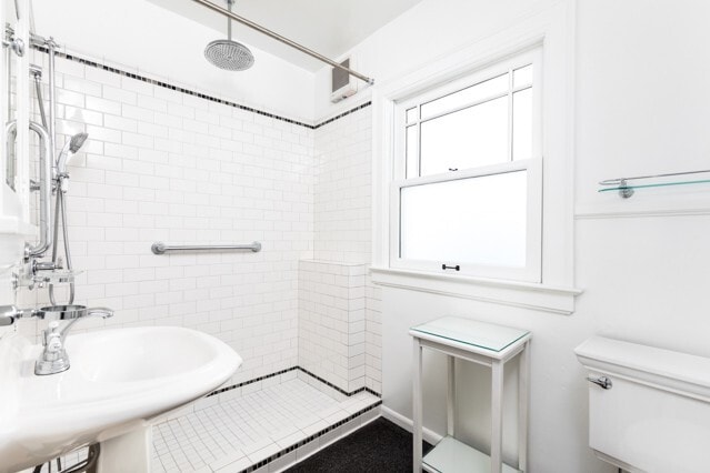 Building Photo - Spacious Home with that Classic Seattle Charm!