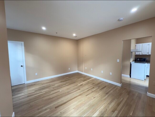 Building Photo - 483 Beacon St