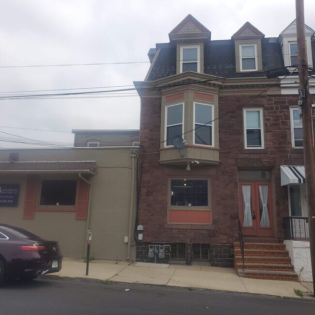 Building Photo - 19 S 12th St