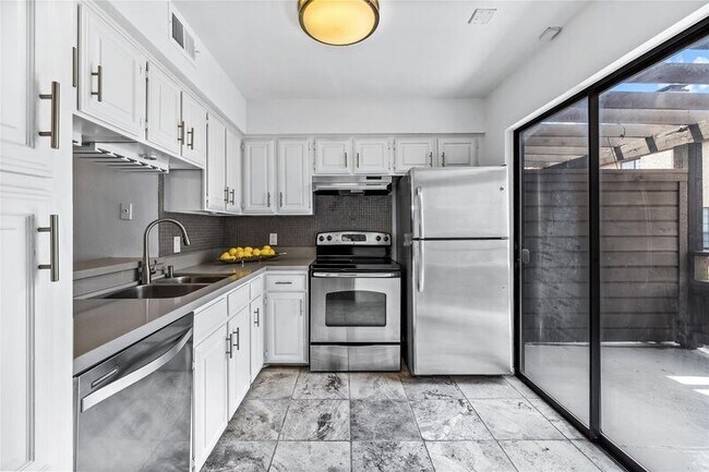 Building Photo - 4800 Northway Dr