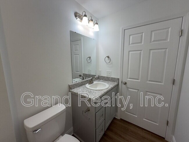 Building Photo - 5098 Bruner St