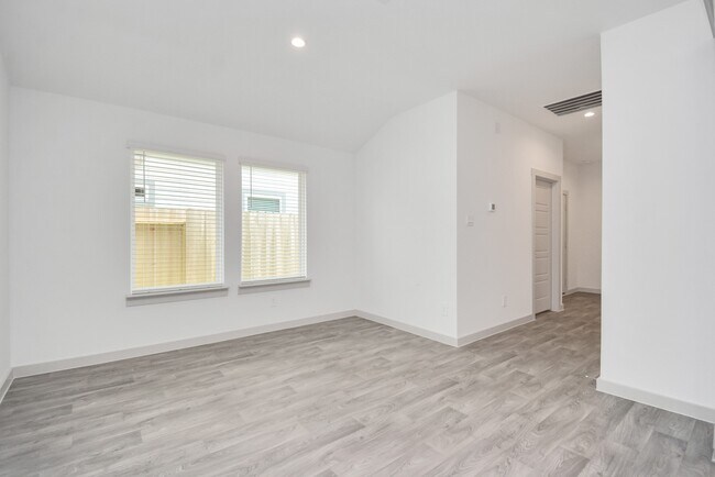 Building Photo - 12814 Heddington Grv Ln