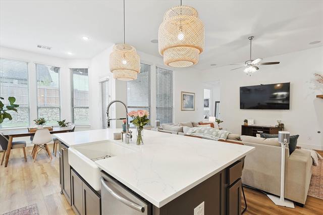 Building Photo - 1201 Superbloom Ave