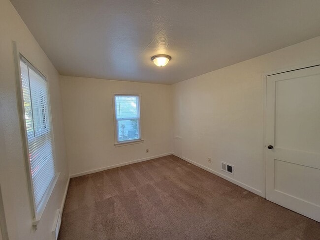 Building Photo - 1511 10th Ave