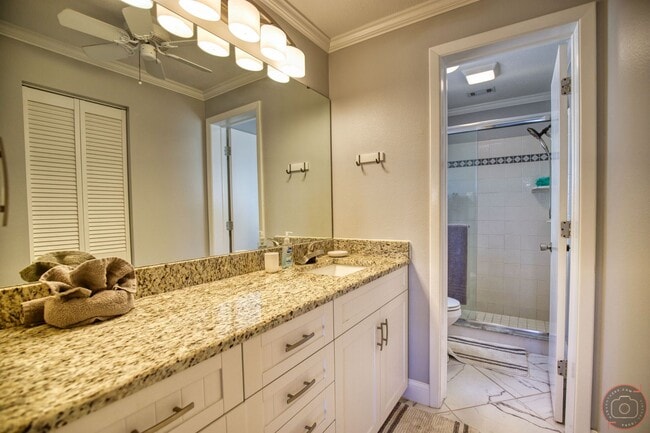 Building Photo - Seasonal Short-Term 2-Bedroom 2-Bath 2nd Floor Condo Located at Mission Lakes!