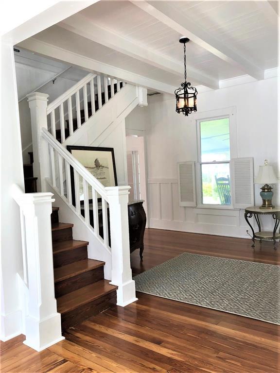 Building Photo - 835 Victoria Dr