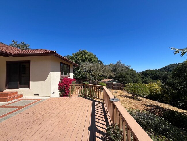 Building Photo - Spacious Home with views of the Irish Hill...