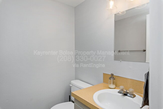 Building Photo - 3039 S Cantrell Ln