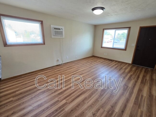Primary Photo - 5227 N Crestline St