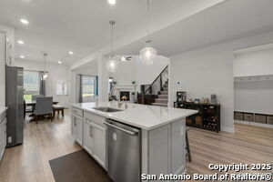 Building Photo - 1080 Aidenbaum