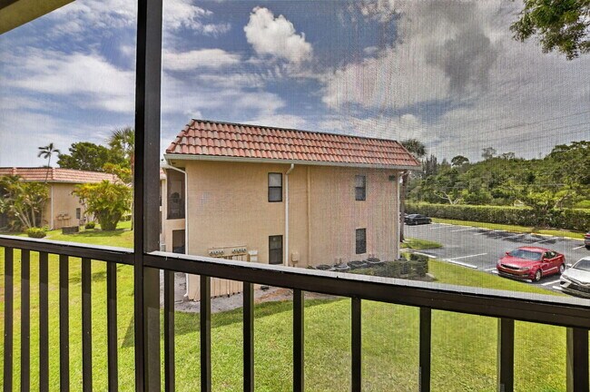 Building Photo - 6820 Palmetto Cir S