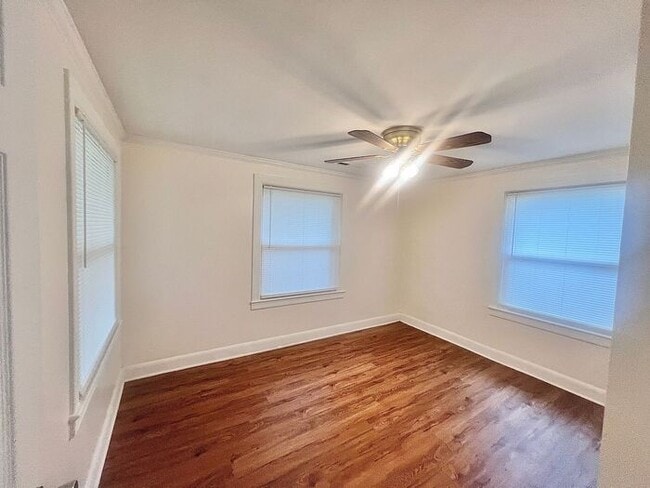 Building Photo - RENT SPECIAL: Cozy 2BR Cottage/No Carpet, ...